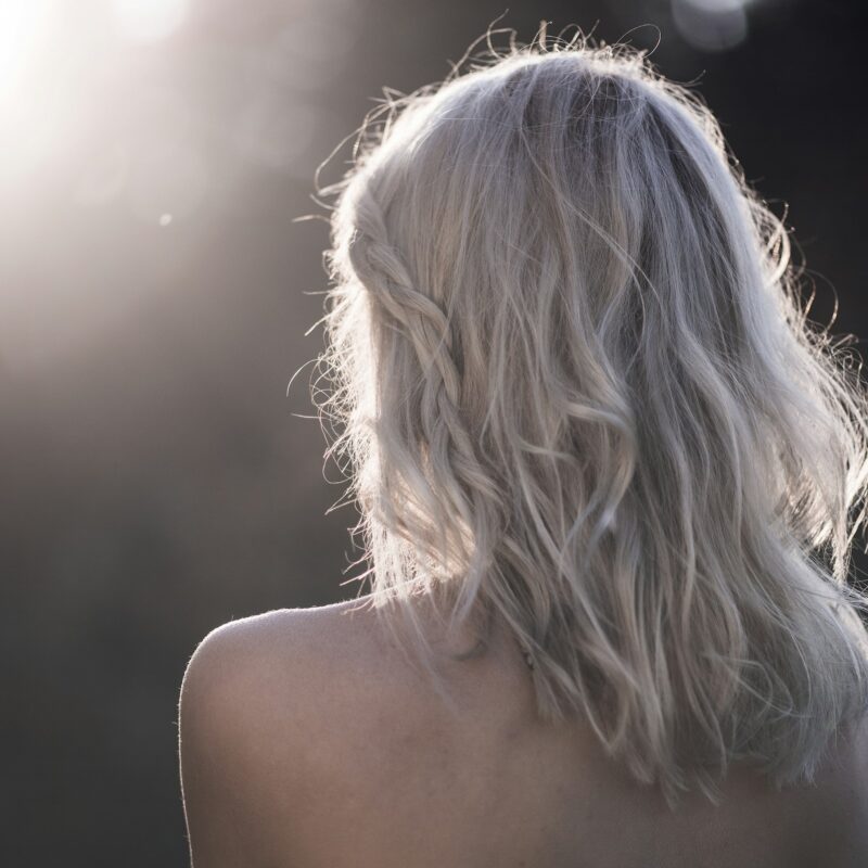 Capelli biondi schiariti dal sole