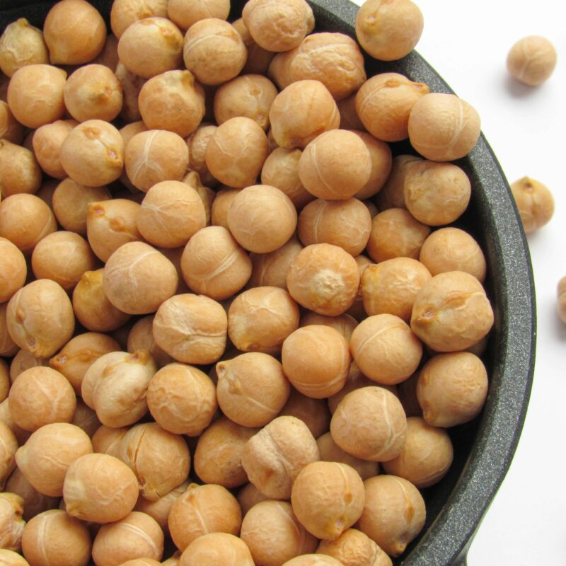 Ciotola di ceci, fonte alimentare di vitamina B6