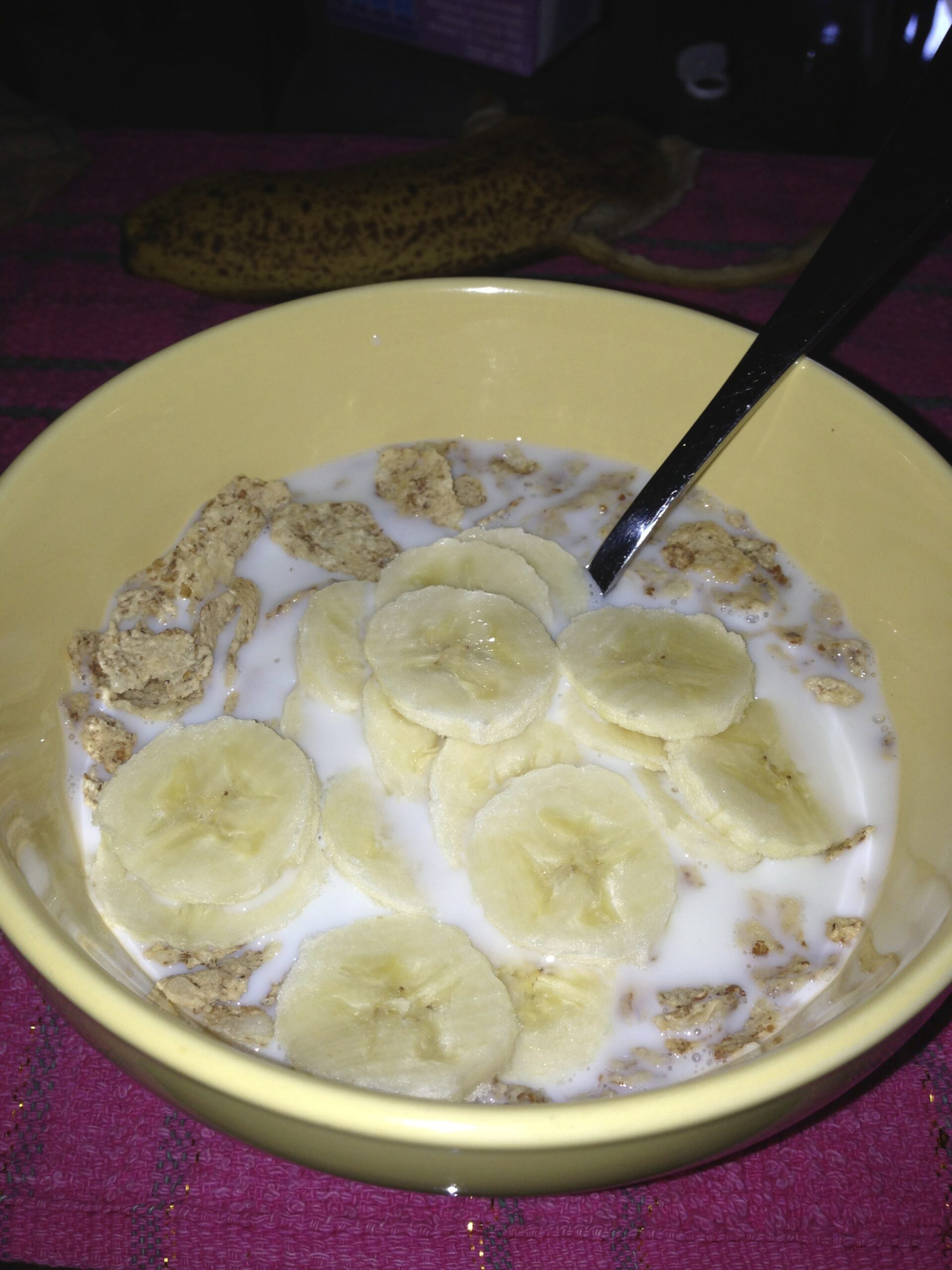 Ciotola di cereali integrali con banana