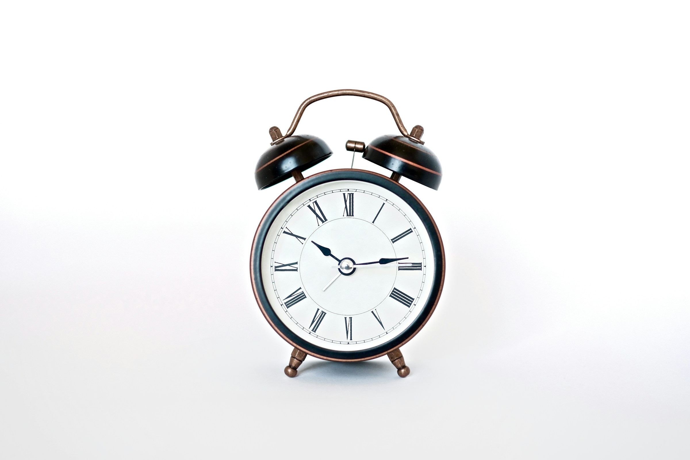 Orologio analogico, simbolo del digiuno intermittente scandito nel tempo