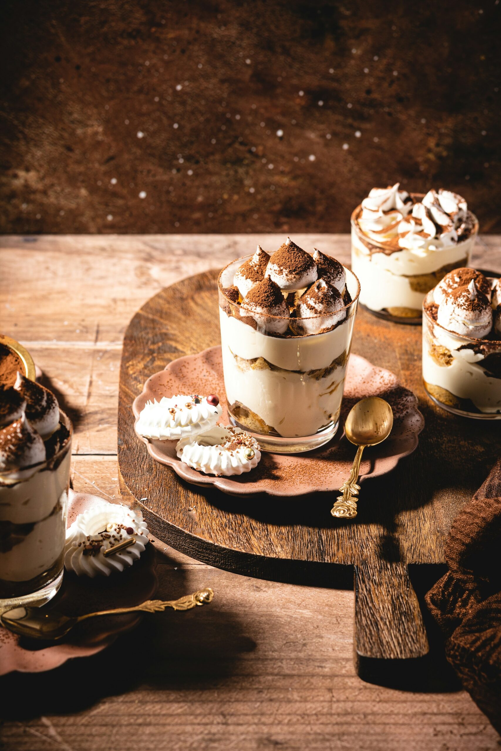 Dolci delle feste come il tiramisù, spesso ricchi di latte e panna, che possono creare difficoltà a chi ha intolleranza al lattosio