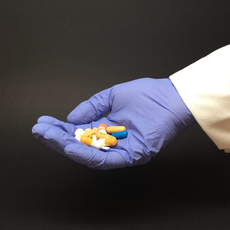 Diverse capsule e compresse di integratori/farmaci, da valutare leggendo sempre l'etichetta completa