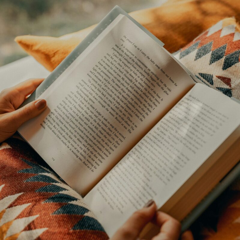 Lettura biblioteca affaticamento occhi luteina vision