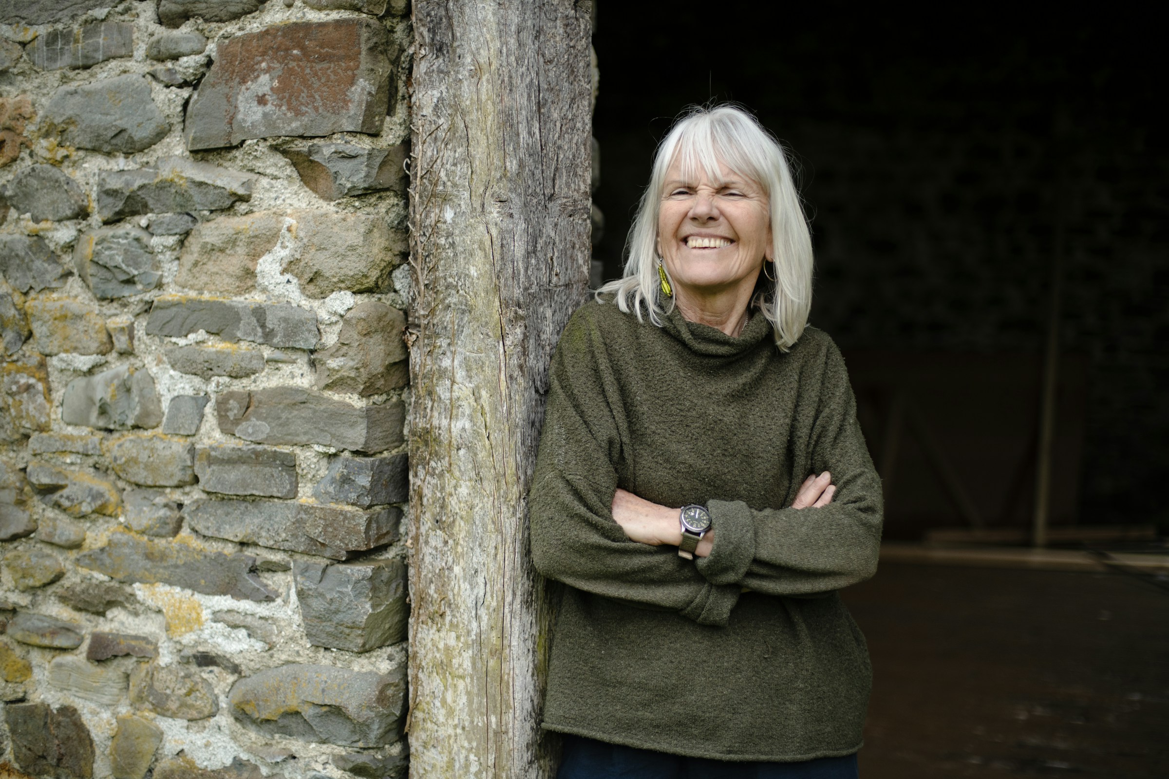 Donna sorridente in menopausa, attiva e in salute