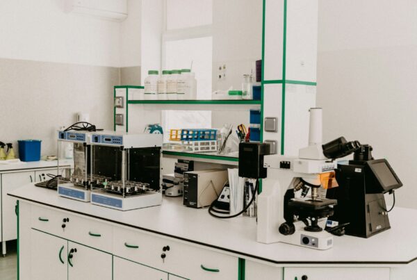 Controllo qualità in laboratorio per la produzione di integratori alimentari