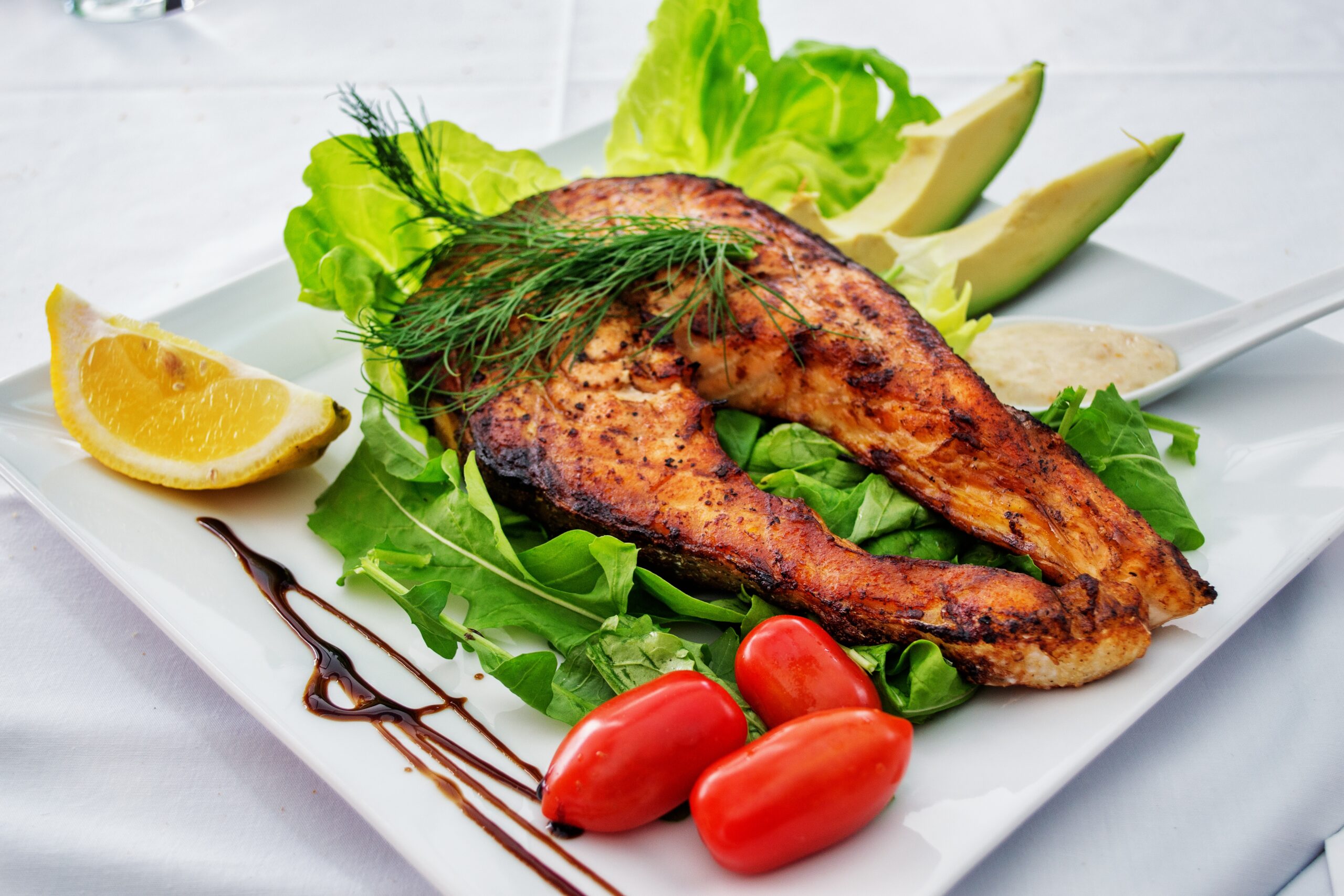 Salmone alla griglia, fonte alimentare di vitamina B12