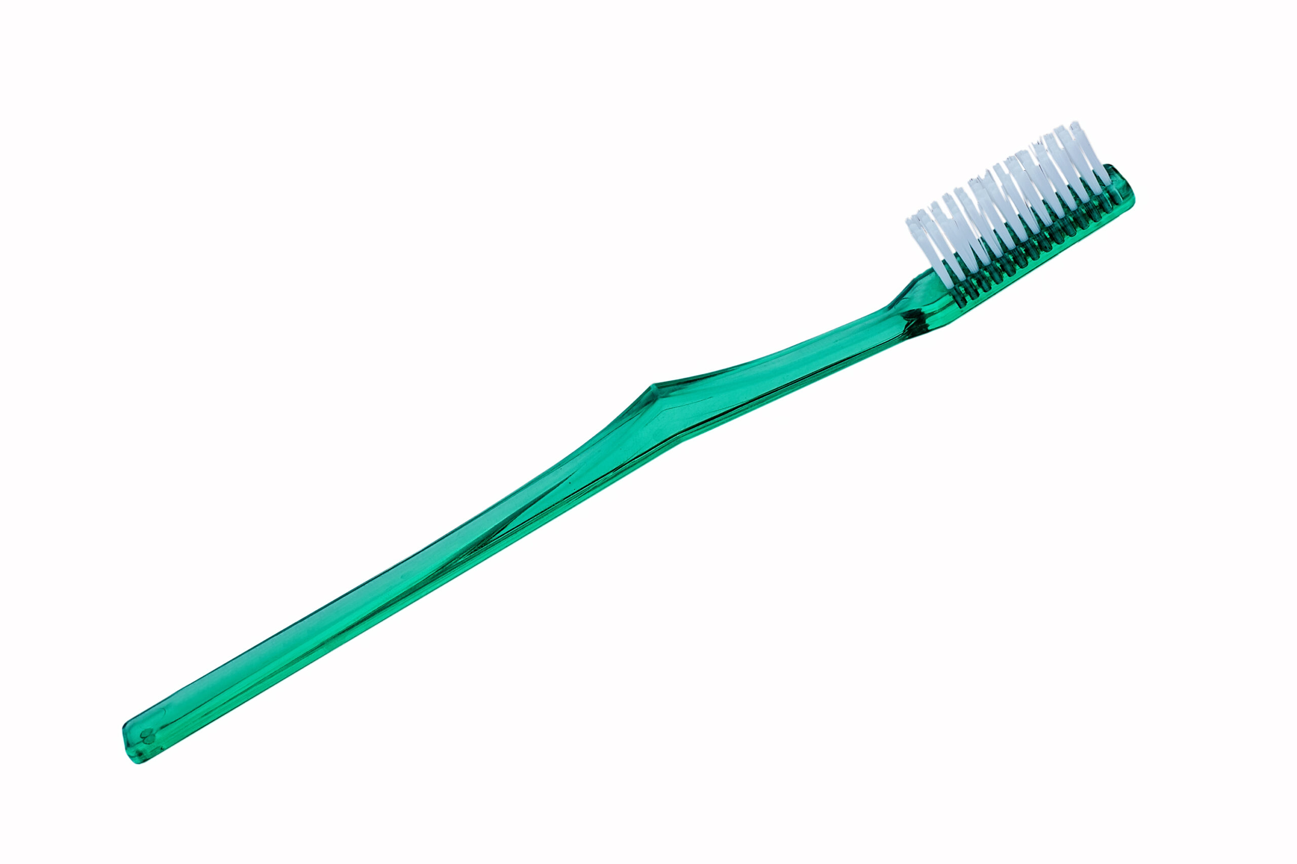 Spazzolino da denti verde su sfondo bianco