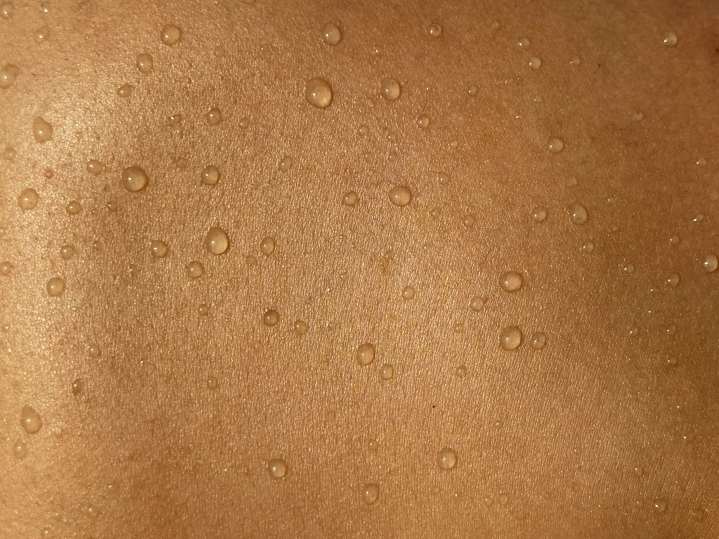 Gocce di sudore sulla schiena in estate