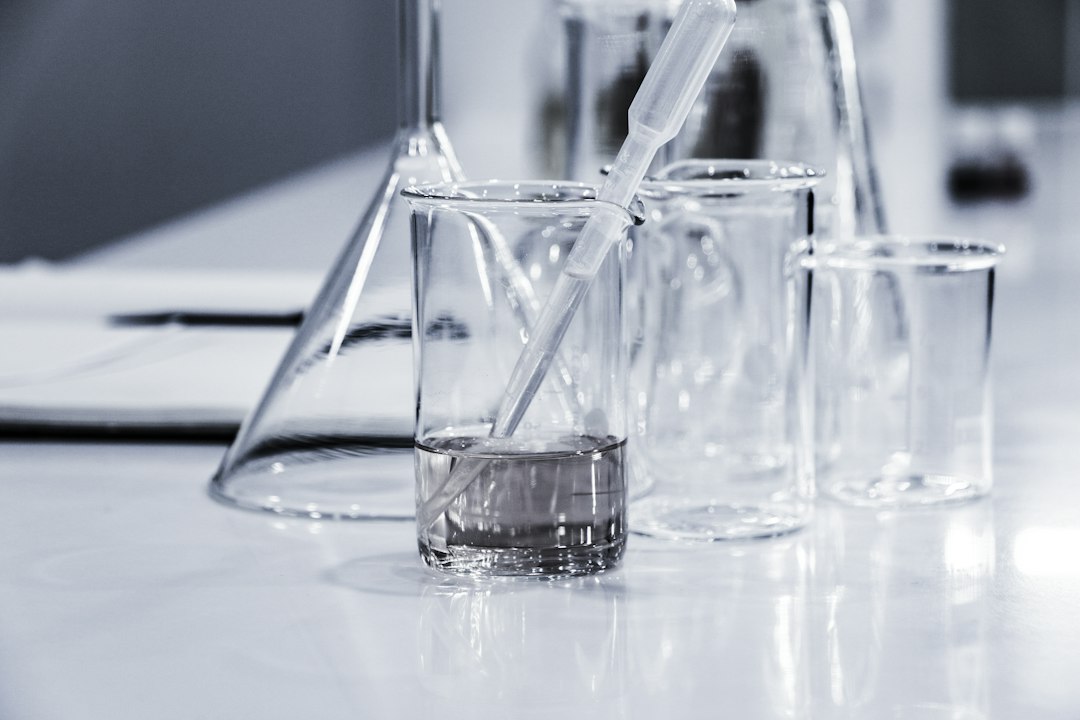 Vetreria da laboratorio utilizzata per analisi e controllo delle materie prime
