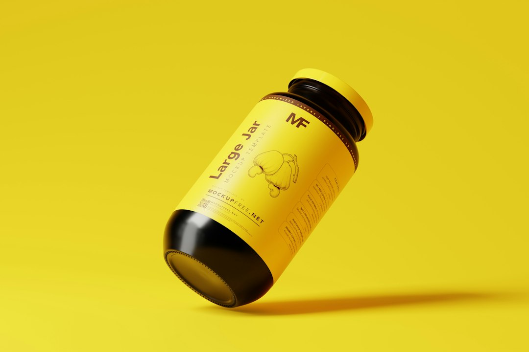 Flacone per integratori utilizzato come esempio visivo per il controllo delle versioni di etichette e packaging