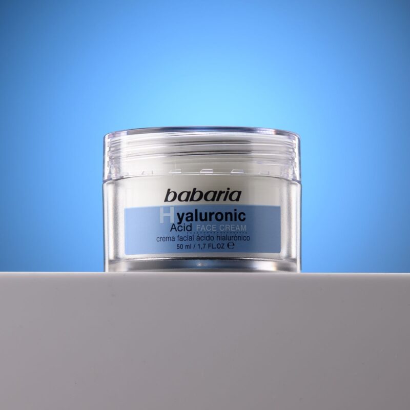 Acido ialuronico in crema, molecola naturalmente presente anche nella pelle e nelle articolazioni