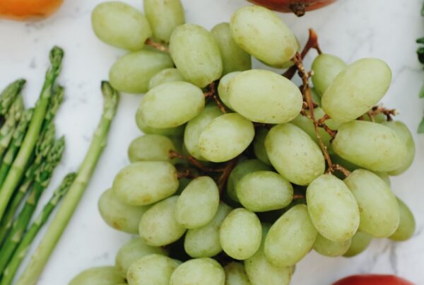 Frutta e verdura fresca ricche di nutrienti, simbolo della biodisponibilità degli integratori alimentari