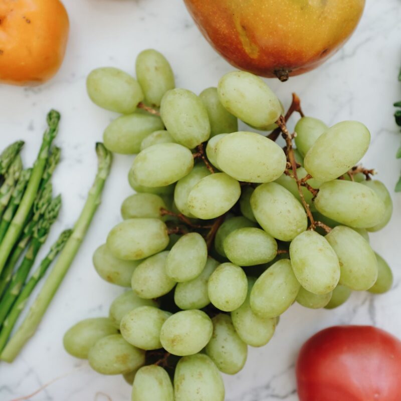 Frutta e verdura fresca ricche di nutrienti, simbolo della biodisponibilità degli integratori alimentari