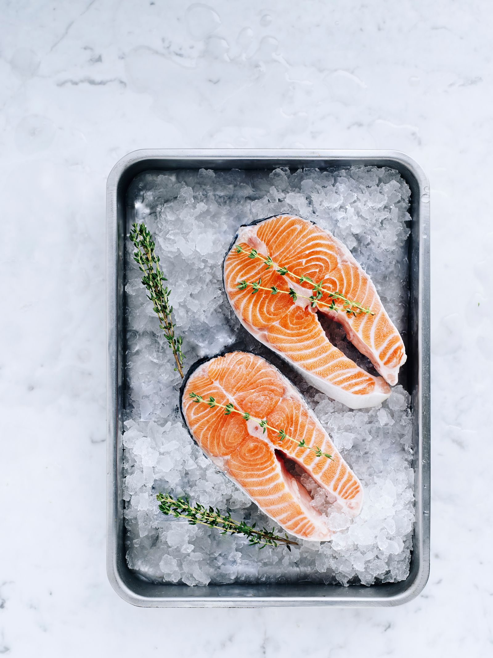 Filetti di salmone fresco, fonte alimentare di colina e nutrienti collegati alla citicolina