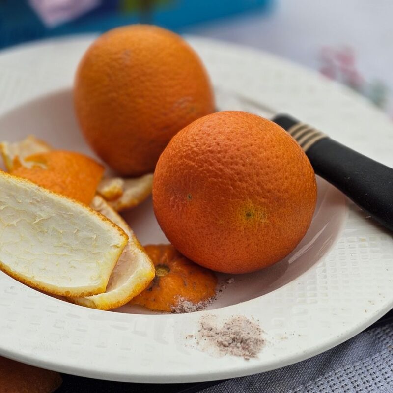 Arance fresche con bucce, fonte alimentare di esperidina