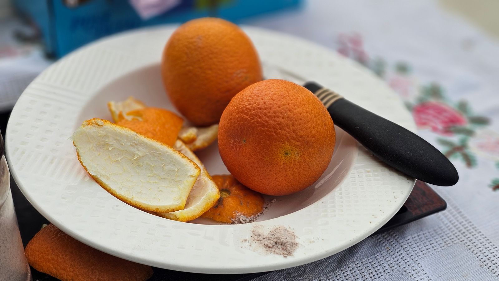 Arance fresche con bucce, fonte alimentare di esperidina