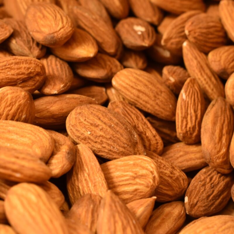 Mandorle e frutta a guscio, alimenti che contengono naturalmente boro