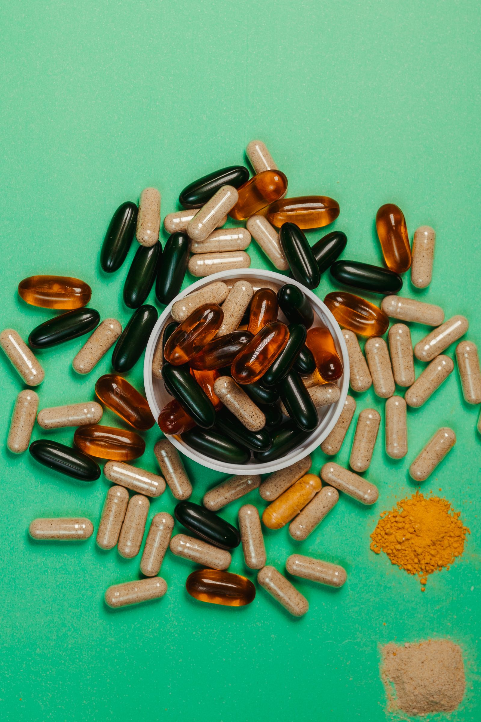 Verdure fermentate in vasetto di vetro, alimento naturale legato al benessere del microbiota