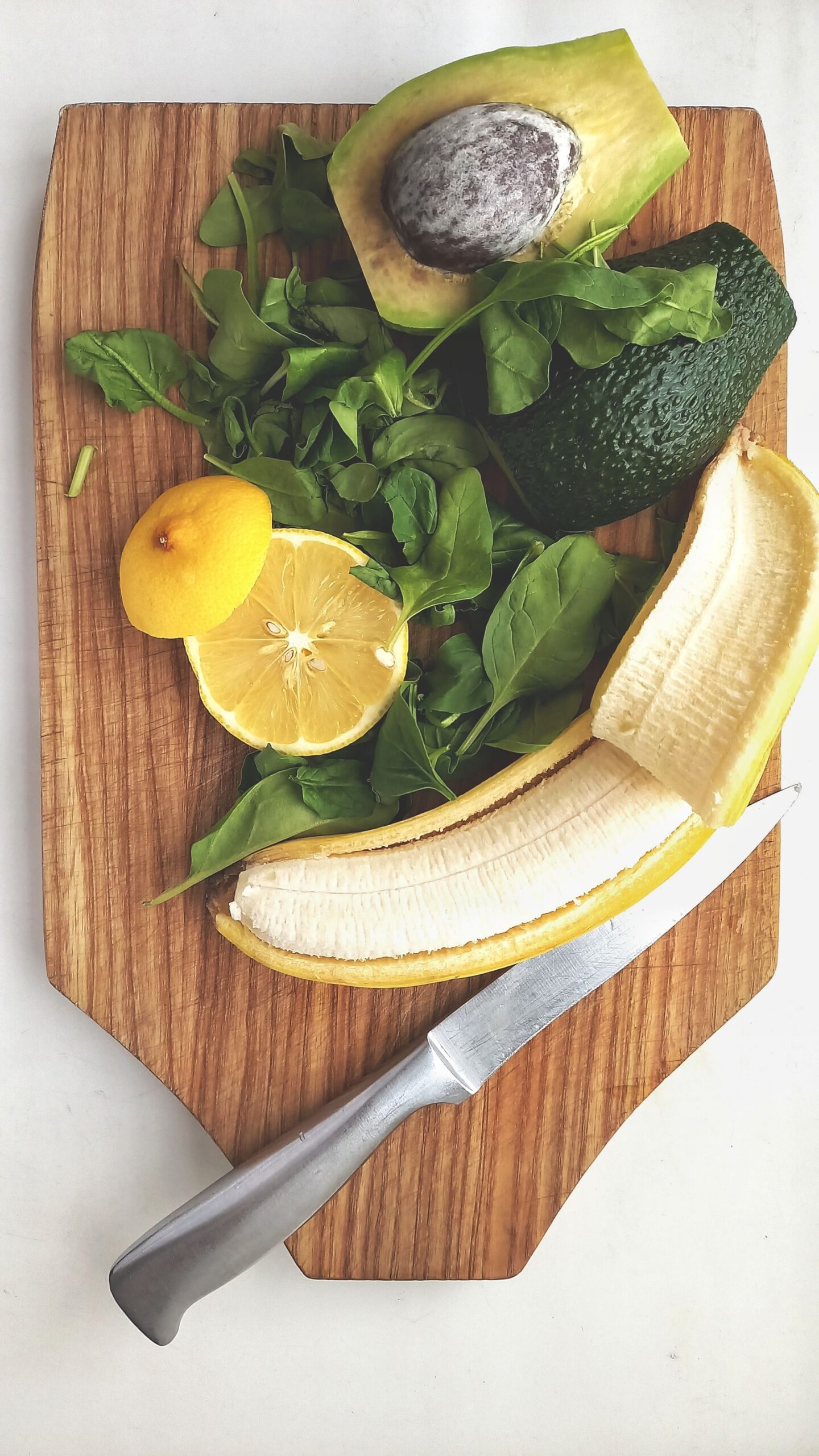 Banana, avocado e spinaci, fonti alimentari di potassio - foto Pexels