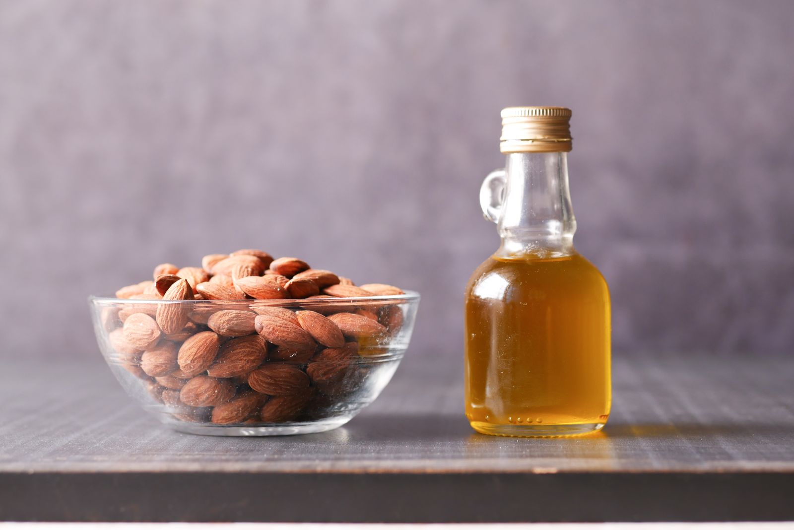 Mandorle e olio vegetale, fonti naturali di vitamina E