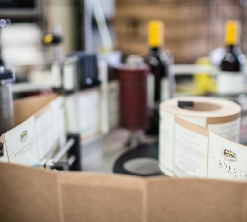 Contenitore e imballo usati come immagine illustrativa per il controllo dei materiali di confezionamento